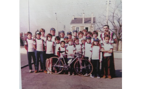 1 JOUR 1 SOUVENIR &quot;RETRO&quot; ANNEE 1980